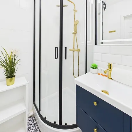 Stylish And Bright Pet-friendly By Renters *