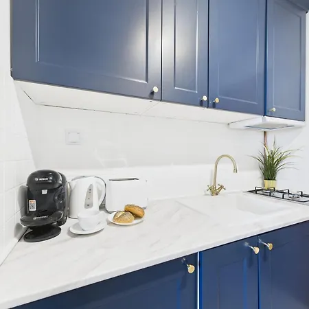 Apartment Stylish And Bright Pet-friendly By Renters *