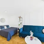 Stylish And Bright Pet-friendly By Renters