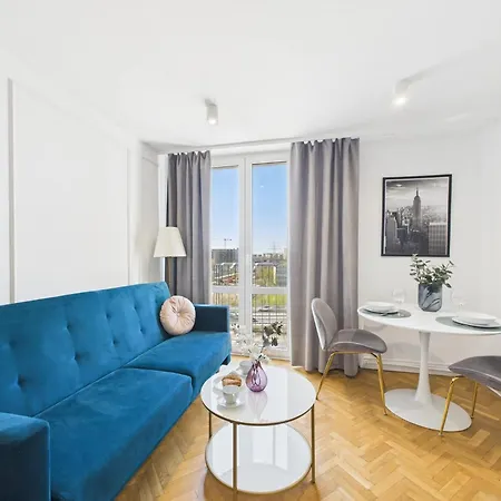 Apartment Stylish And Bright Pet-friendly By Renters