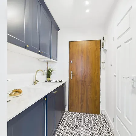 Apartment Stylish And Bright Pet-friendly By Renters