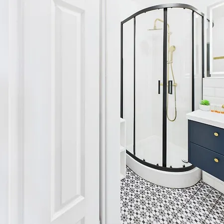 Apartment Stylish And Bright Pet-friendly By Renters